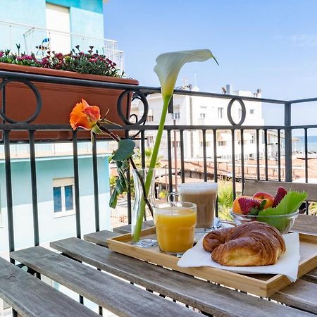 Hotel Greta B&B Ріміні Екстер'єр фото