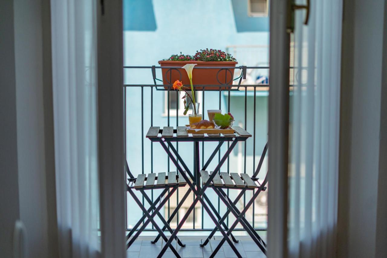 Hotel Greta B&B Ріміні Екстер'єр фото