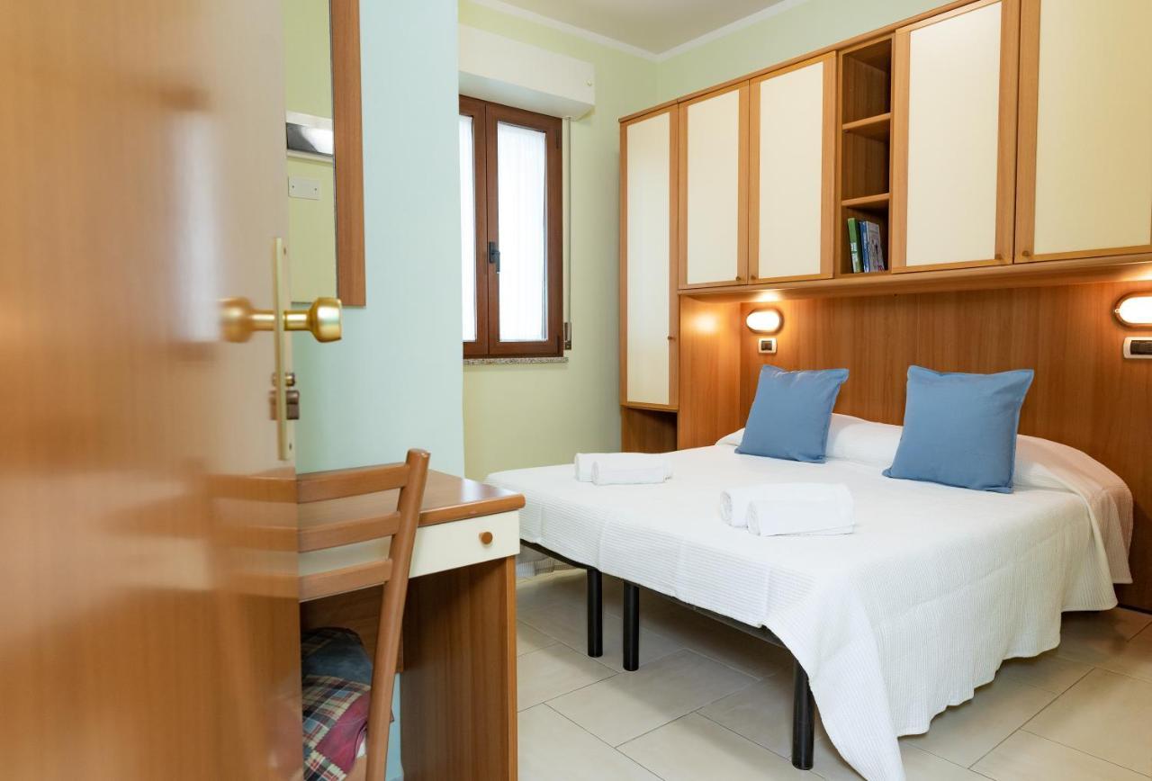 Hotel Greta B&B Ріміні Екстер'єр фото