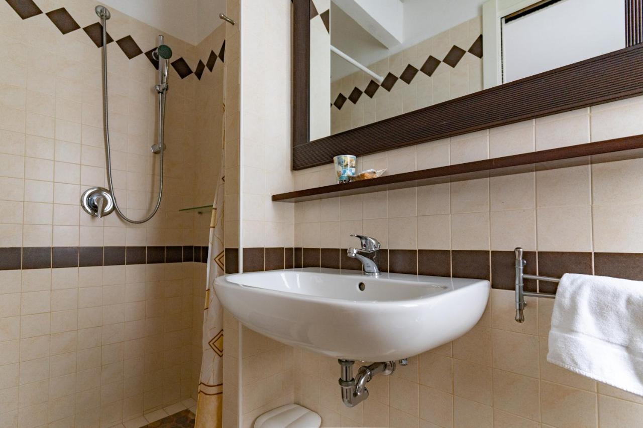 Hotel Greta B&B Ріміні Екстер'єр фото