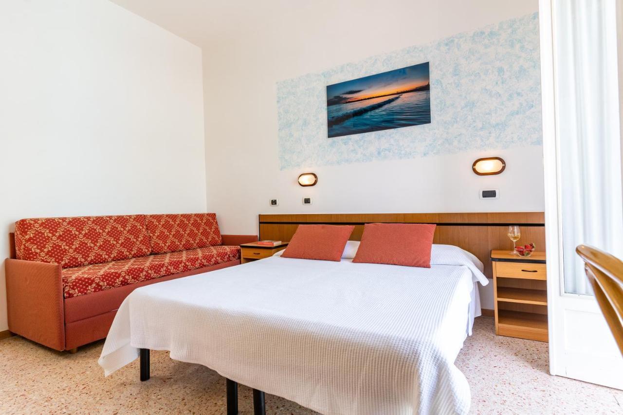 Hotel Greta B&B Ріміні Екстер'єр фото