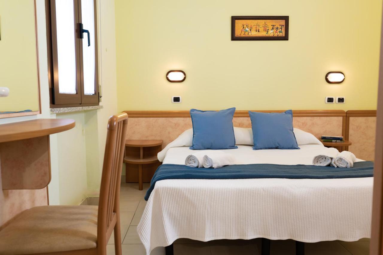 Hotel Greta B&B Ріміні Екстер'єр фото