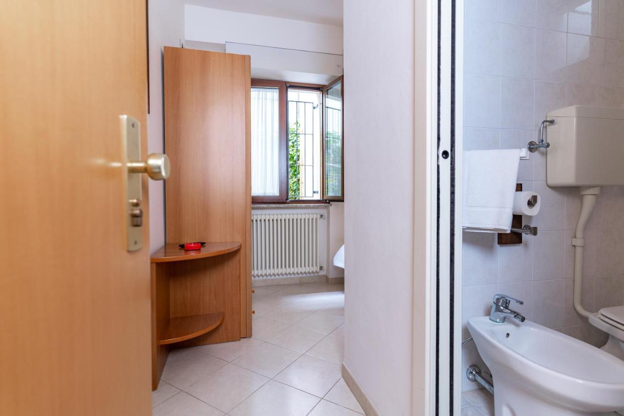 Hotel Greta B&B Ріміні Екстер'єр фото