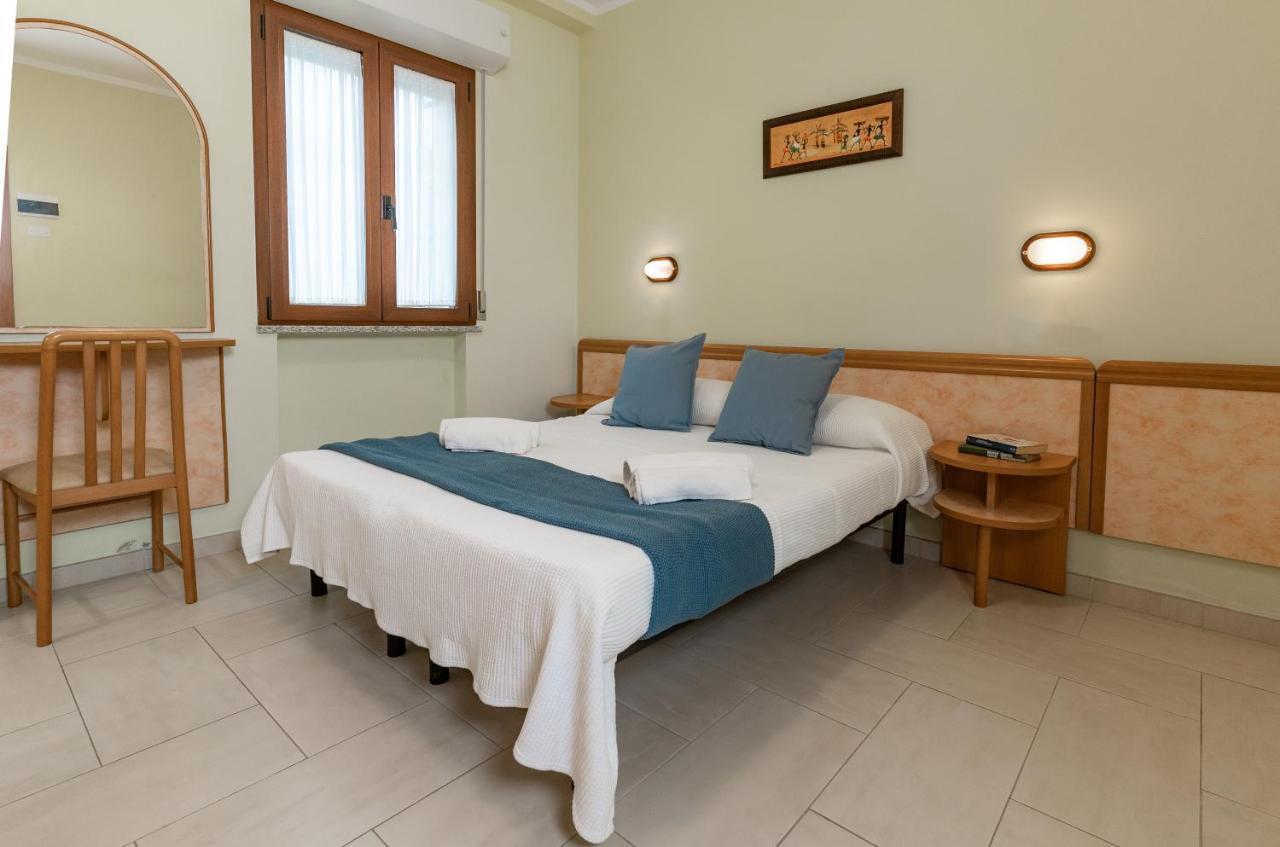 Hotel Greta B&B Ріміні Екстер'єр фото