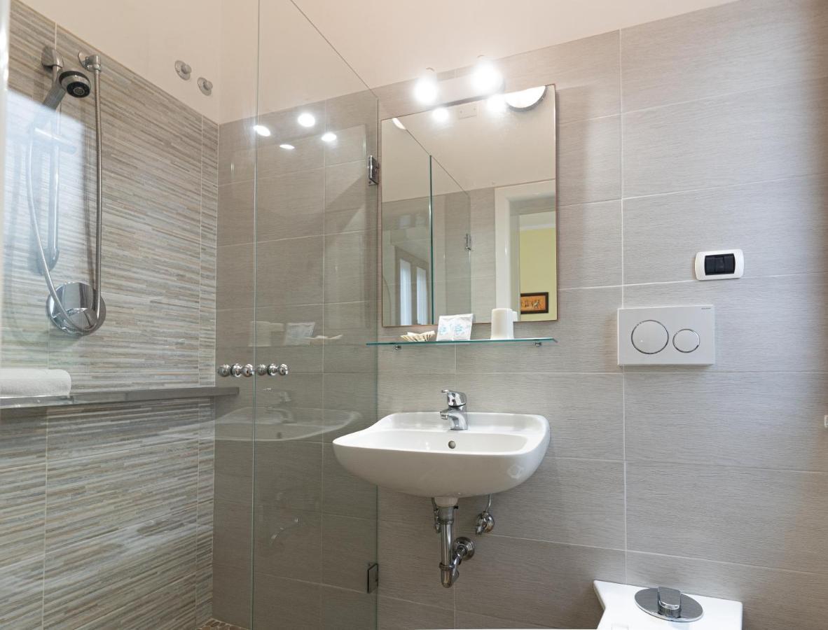 Hotel Greta B&B Ріміні Екстер'єр фото