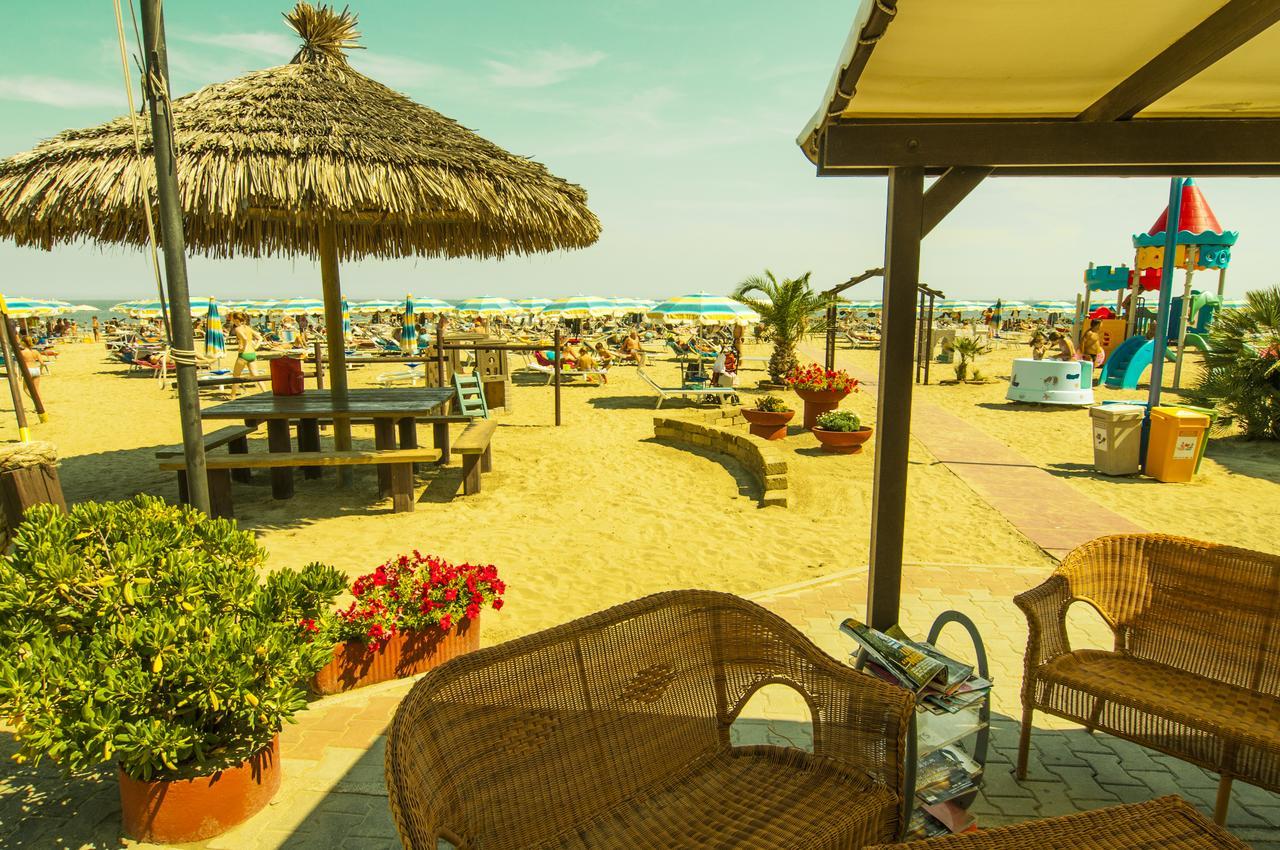 Hotel Greta B&B Ріміні Екстер'єр фото