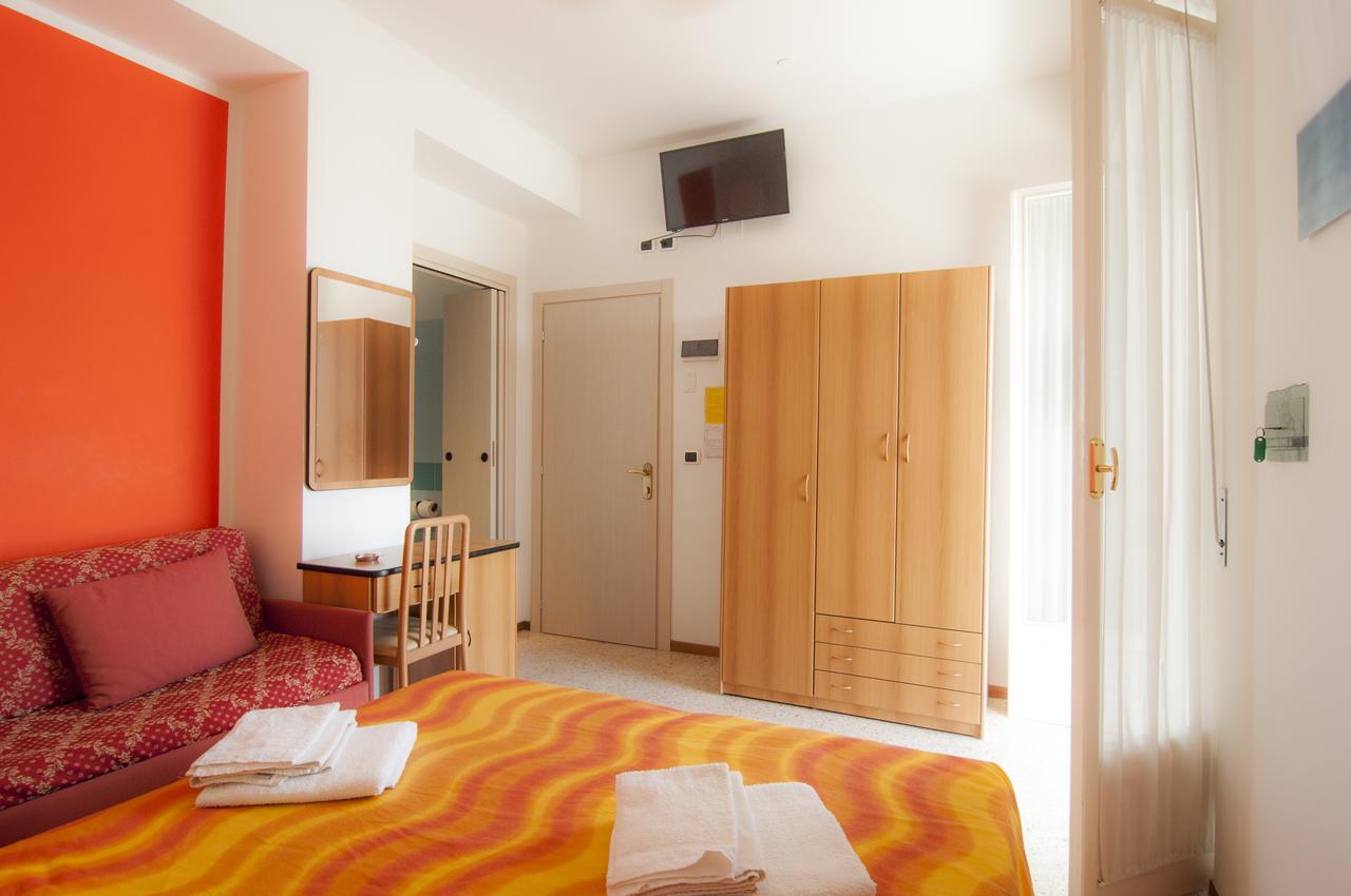 Hotel Greta B&B Ріміні Екстер'єр фото